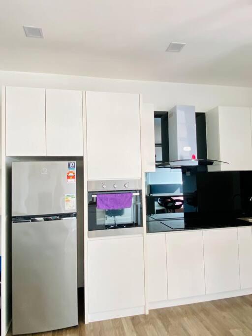 Rm100 Only @ Landmark Residence 2, Budget Stay, Near Cherasbalakongc180 Kajang Exterior photo
